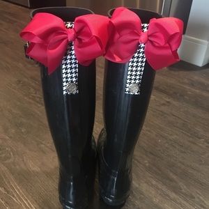 Bow clips for boots